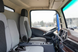 白景&nbsp;电动冷藏车驾驶室图片