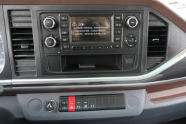 白景&nbsp;电动冷藏车驾驶室图片