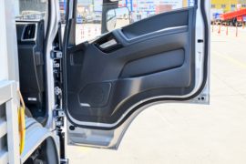 蓝擎·龙H&nbsp;载货车驾驶室                                               图片