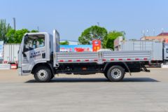 蓝擎轻卡 龙H 151马力 4.18米AMT自动档单排栏板轻卡(YTQ1041KK332)