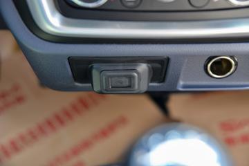 金杯 T5 2023款 标准型 1.6L 123马力 汽油 3.2米单排栏板微卡(国六)(JKC1034D6LD)驾驶室图片