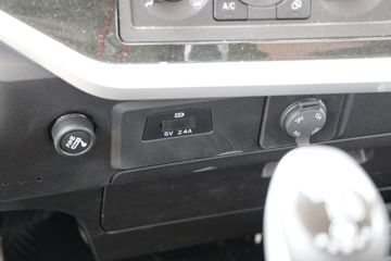 ���� ����˹T7 195���� 4X2 4.6���Ű��դʽ�ػ���(HFC5181CCYB40K1D1S)ͼƬ