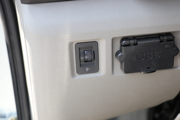 �й�����HOWO С�� 140���� 3.95�׵�������С��(ZZ1047F3112F145)ͼƬ