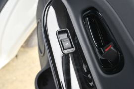 御风EM27&nbsp;电动封闭厢货驾驶室图片