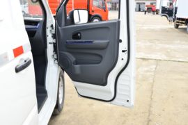 御风EM27&nbsp;电动封闭厢货驾驶室图片