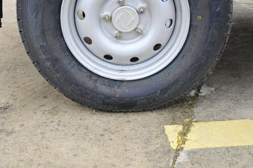 ����ɷ� ����EM27L 3.2T 2�� 5.265�״��綯��ʽ���䳵(��γ)41.86kWhͼƬ