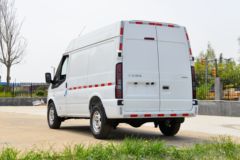 江铃汽车 福顺 2023款 146马力 2.0T柴油 3座 短轴中顶厢式运输车