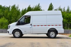 江铃汽车 福顺 2023款 146马力 2.0T柴油 3座 短轴中顶厢式运输车