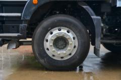 中国重汽 汕德卡 C5H 250马力 6X2 9.6米气瓶运输车(楚飞牌)(国六)(CLQ5260TQP6ZZ)