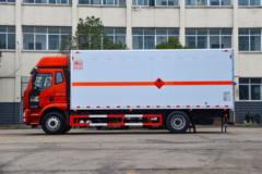 一汽解放 J6L 240马力 4X2 6.8米易燃气体厢式运输车(楚飞牌)(CLQ5181XRQ6CA)