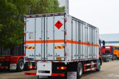 一汽解放 J6L 240马力 4X2 6.8米易燃气体厢式运输车(楚飞牌)(CLQ5181XRQ6CA)