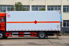 一汽解放 J6L 240马力 4X2 6.8米易燃气体厢式运输车(楚飞牌)(CLQ5181XRQ6CA)