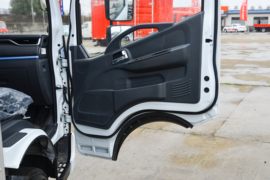 EV350 Pro&nbsp;电动冷藏车驾驶室图片