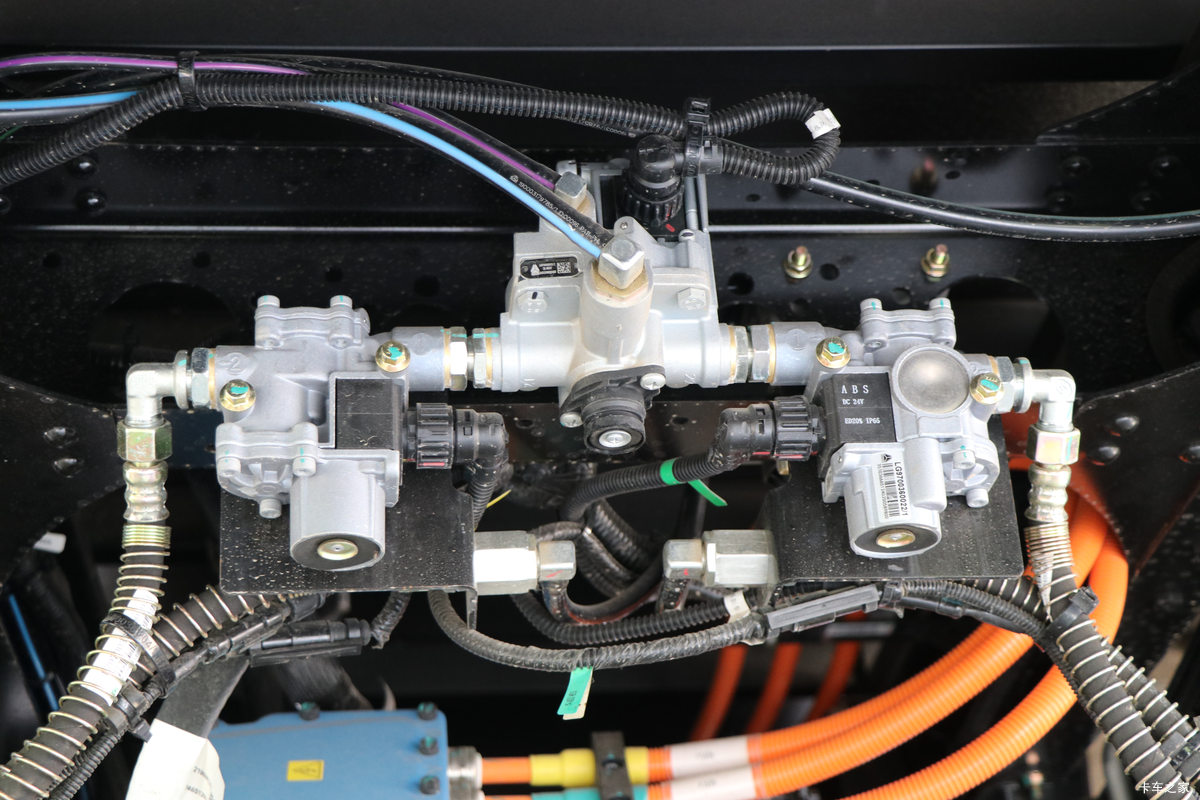 йHOWO ͳ˧ 4.5T 4.15׵Ŵ綯դʽῨ(ZZ5047CCYH3414Z147BEVA0)100.46kWh