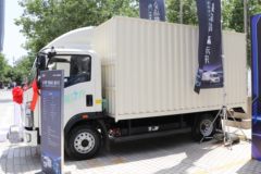 中国重汽HOWO 蓝立方悍将 4.5T 4.15米单排纯电动厢式轻卡100.27kWh