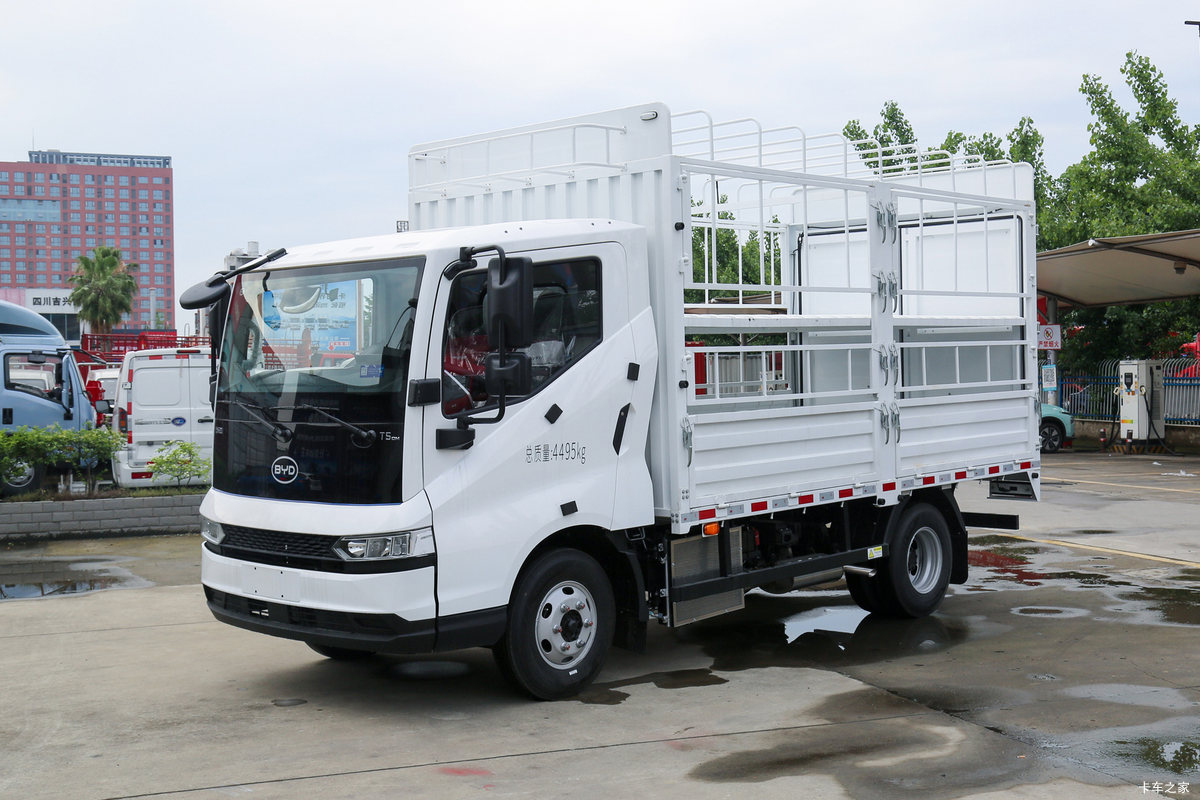 比亚迪T5DM 财富版 4.5T 4.03米单排插电式增程混合动力仓栅式轻卡18.3kWh
