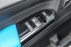 欧马可 智蓝HS 4.5T 4.17米单排插电式混合动力栏板轻卡(BJ1048PHEVJA)14.016kWh