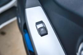 东风途逸底盘&nbsp;医疗废物转运车驾驶室图片