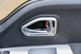 东风途逸底盘&nbsp;医疗废物转运车驾驶室图片