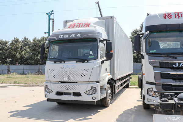 A6plus搭载康明斯货厢可选5米8-9米8