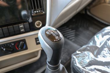 ���� �����A6 PLUS 240���� 4X2 9.8����ʽ�ػ���ͼƬ