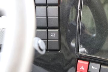 ���� �����A6 PLUS 240���� 4X2 9.8����ʽ�ػ���ͼƬ