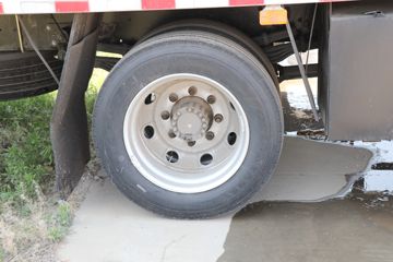 ���� �����A6 PLUS 240���� 4X2 9.8����ʽ�ػ���ͼƬ