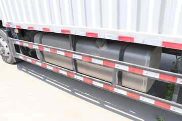 ���� �����A6 PLUS 240���� 4X2 9.8����ʽ�ػ���ͼƬ