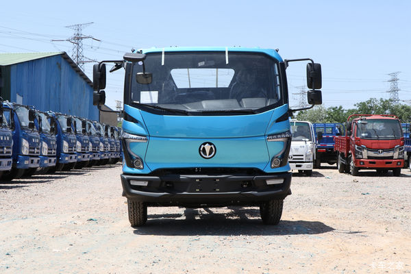 飞碟W7 2.4L柴油 180马力 法士特8档 3.85米排半栏板轻卡