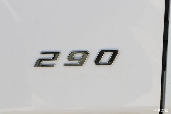 乘龙H5 290马力 4X2 9.7米厢式载货车直降1.5万