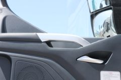 东风柳汽 乘龙H5 290马力 4X2 9.7米厢式载货车(LZ5180XXYH5AC2)