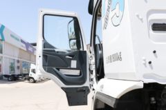 东风柳汽 乘龙H5 290马力 4X2 9.7米厢式载货车(LZ5180XXYH5AC2)