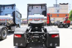 一汽解放 J7重卡 600马力 6X4 LNG自动档牵引车(液缓)