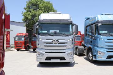 一汽解放 J7重卡 南方款 600马力 6X4 LNG自动档牵引车(465后桥)(液缓)(CA4250P77M26T1A1E6)