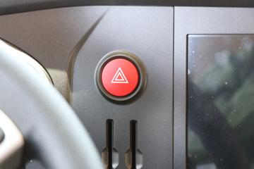 һ����� J7�ؿ� 600���� 6X4 LNG�Զ���ǣ����(Һ��)ͼƬ