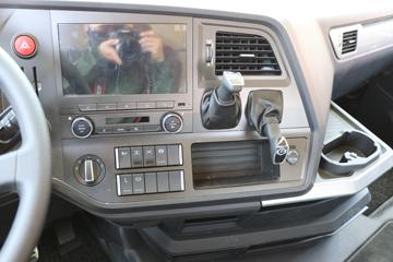 һ����� J7�ؿ� 600���� 6X4 LNG�Զ���ǣ����(Һ��)ͼƬ