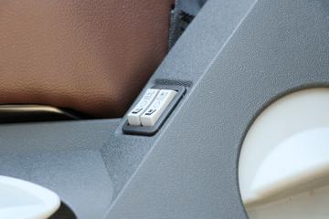 һ����� J7�ؿ� 600���� 6X4 LNG�Զ���ǣ����(Һ��)ͼƬ