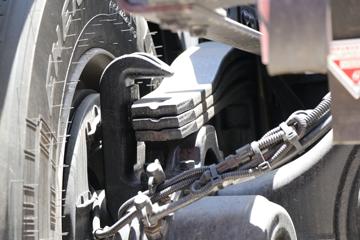 һ����� J7�ؿ� 600���� 6X4 LNG�Զ���ǣ����(Һ��)ͼƬ