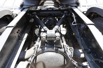 һ����� J7�ؿ� 600���� 6X4 LNG�Զ���ǣ����(Һ��)ͼƬ