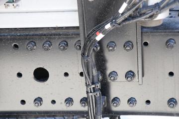 һ����� J7�ؿ� 600���� 6X4 LNG�Զ���ǣ����(Һ��)ͼƬ