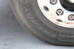 一汽解放 J7重卡 600马力 6X4 LNG自动档牵引车(液缓)