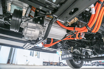 Զ�� ����V5E 4.3T 4.005�׵��Ŵ��綯����΢��66.84kWhͼƬ