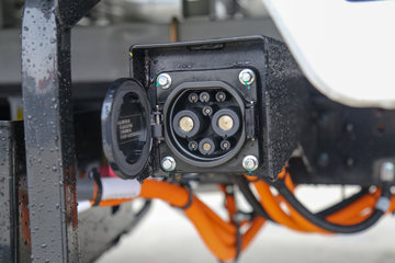 Զ�� ����V5E 4.3T 4.005�׵��Ŵ��綯����΢��66.84kWhͼƬ