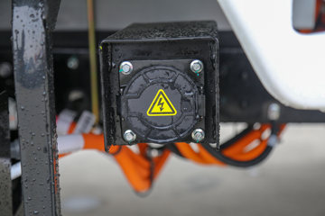 Զ�� ����V5E 4.3T 4.005�׵��Ŵ��綯����΢��66.84kWhͼƬ