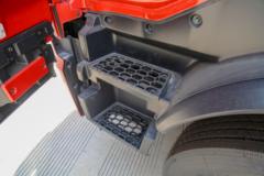 东风新疆 畅行X3 240马力 4X2 5.2米仓栅式载货车(DFV5181CCYGP6D1)