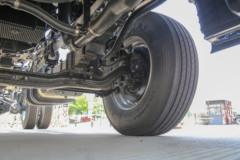 东风新疆 畅行X3 240马力 4X2 5.2米仓栅式载货车(DFV5181CCYGP6D1)