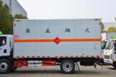 解放 J6F 180马力 5.2米易燃气体厢式运输车(楚飞牌)(CLQ5120XRQ6CA)