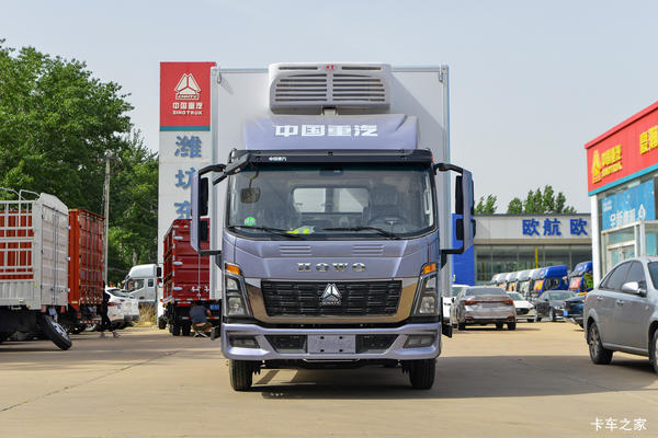 重汽HOWO统帅 170马力 4X2 3.8米排半冷藏车