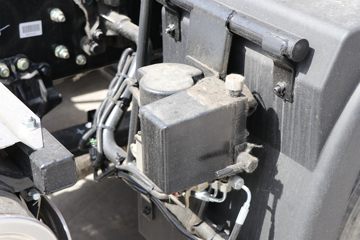 �������ó� ���KR PLUS ���ʰ�2024�� 280���� 4X2 9.8��LNG��ʽ�ػ���(DFH5180XXYE27)ͼƬ