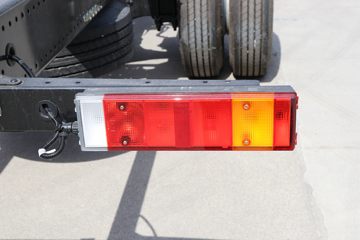 �������ó� ���KR PLUS ���ʰ�2024�� 280���� 4X2 9.8��LNG��ʽ�ػ���(DFH5180XXYE27)ͼƬ